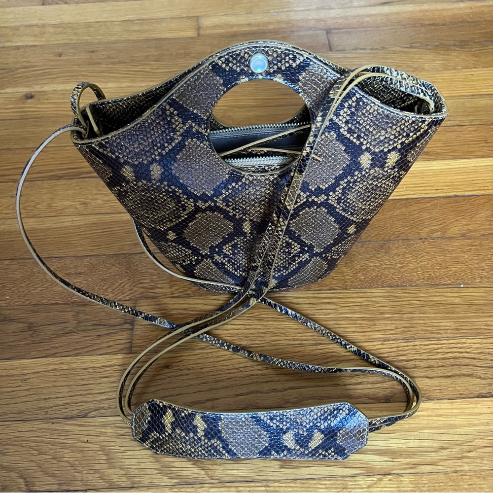 Elizabeth and James Petit Market Shopper in snakeskin leather - Picture 5 of 5